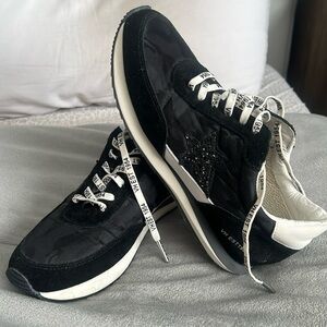 Vintage Havana Tennis Shoes 8.5 Black with Suede and Camo detail